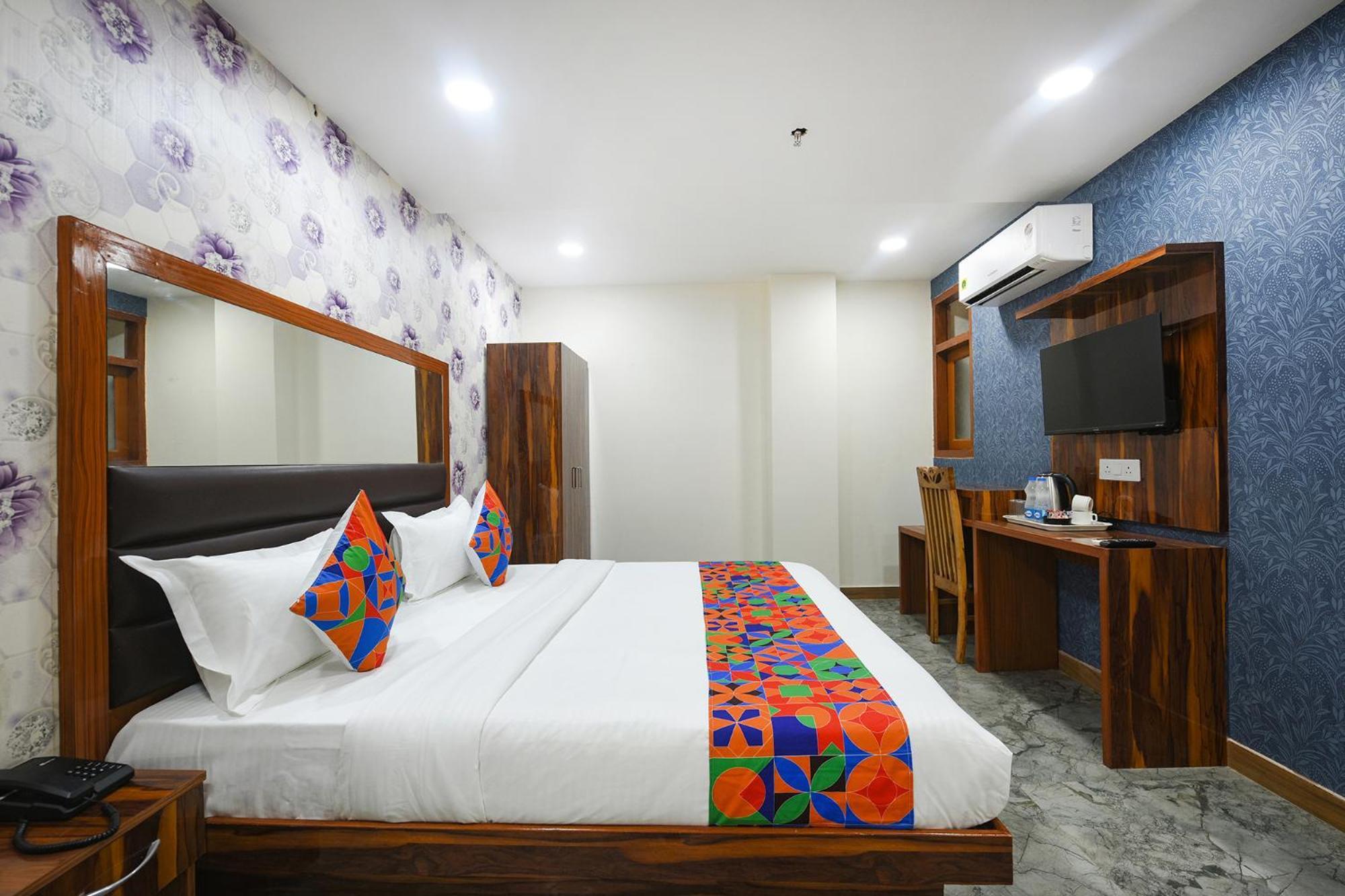 Fabhotel Mona Continental - Nr Laxmi Nagar It Hub Neu-Delhi Exterior foto